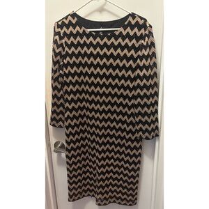 Ronni Nicole Chevron Patterned Black & Gold Dress